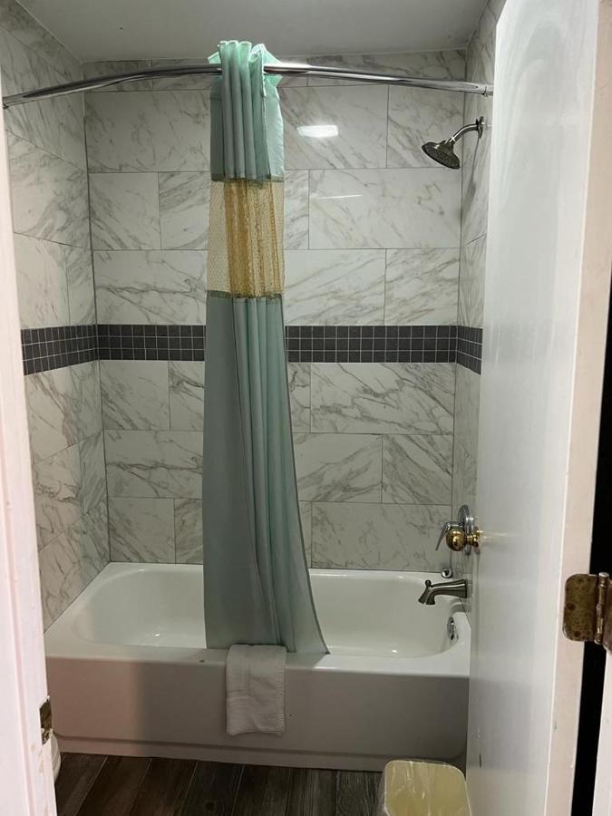 Key West Inn - Tuscumbia Екстериор снимка